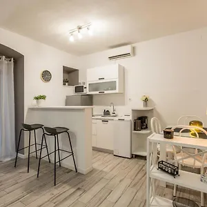 Appartement And Lina